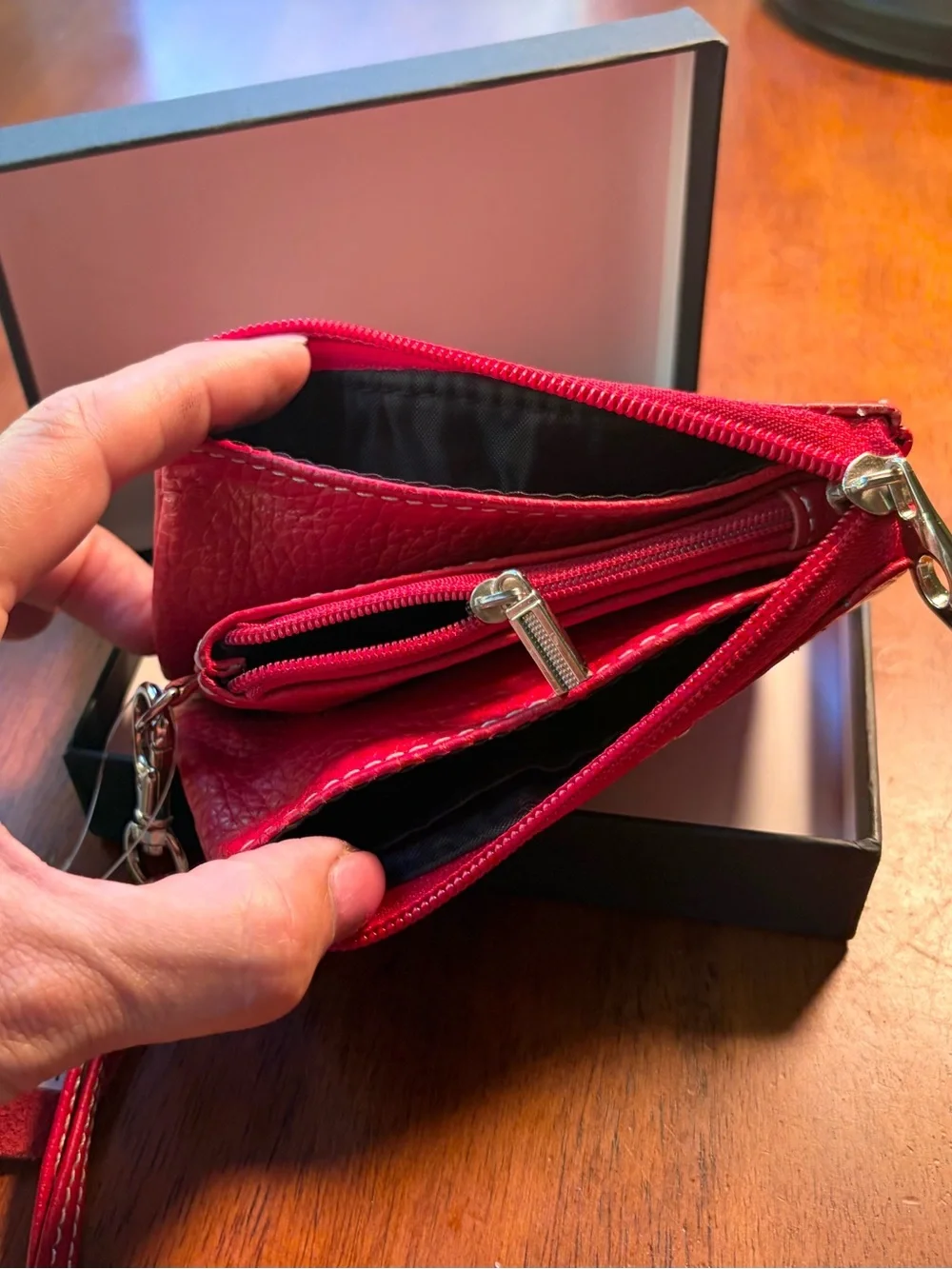 AmeriLeather compact leather wristlet wallet